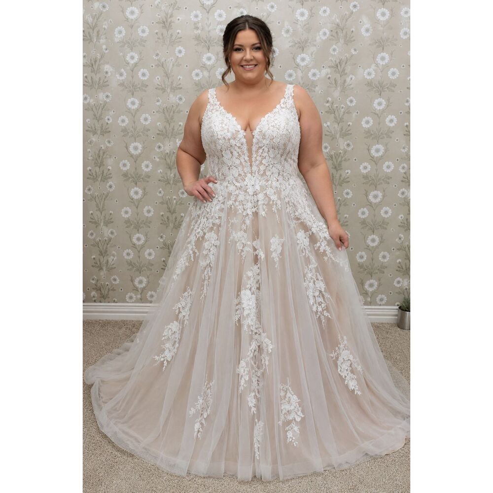 ALLURE 3400LW Size 20W Wedding Dress